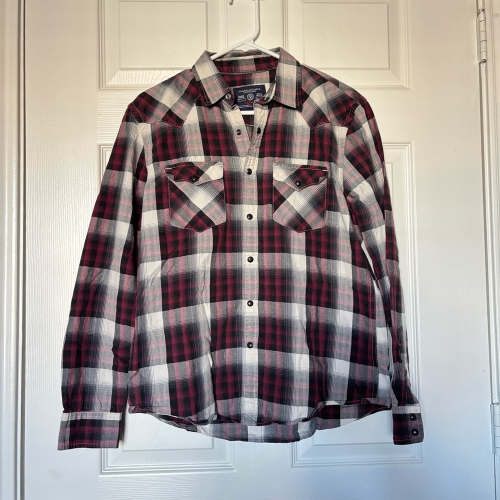 AMERICAN EAGLE OUTFITTERS FLANNEL SHIRT
size M
